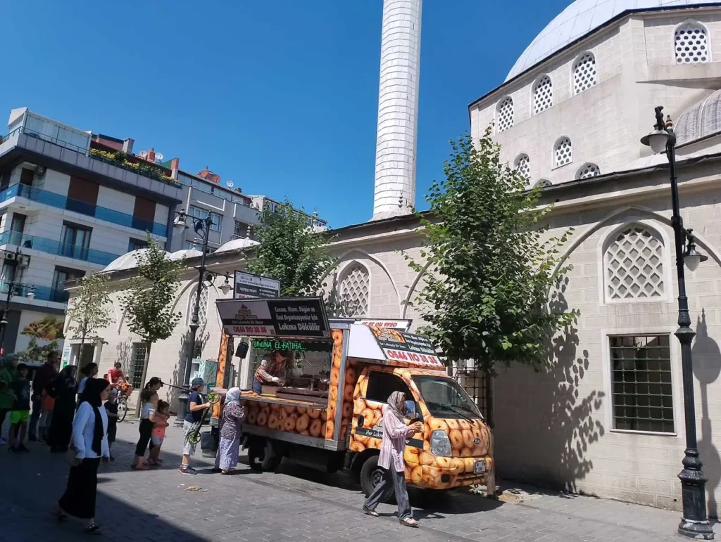 İstanbul'un her yerinde, cenaze, düğün, sünnet, nişan, özel gün ve açılışlarınız için lokma döküyoruz.
